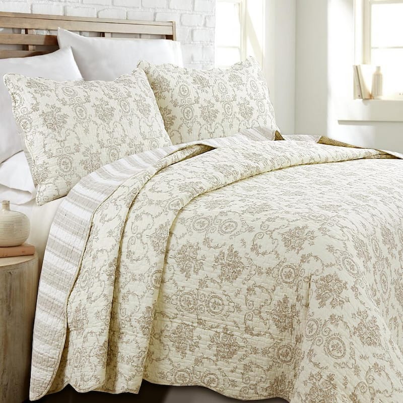 Scalloped Vintage Floral 3-Piece Medallion Toile Ivory Cream Khaki Cotton Queen Quilt Bedding Set