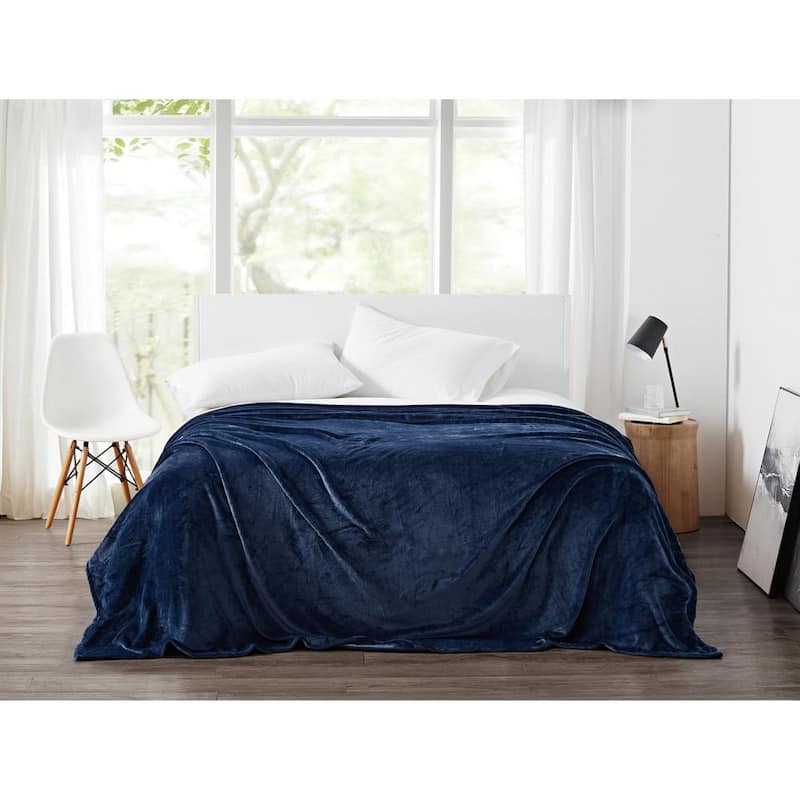 Plush Dark Blue Solid Polyester Full/Queen Blanket