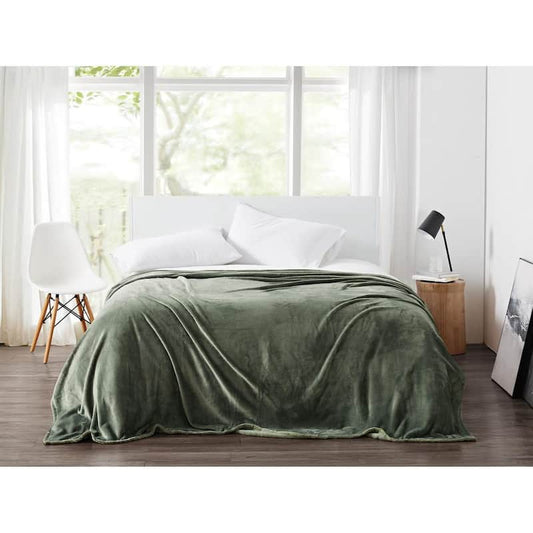 Plush Green Solid Polyester King Blanket